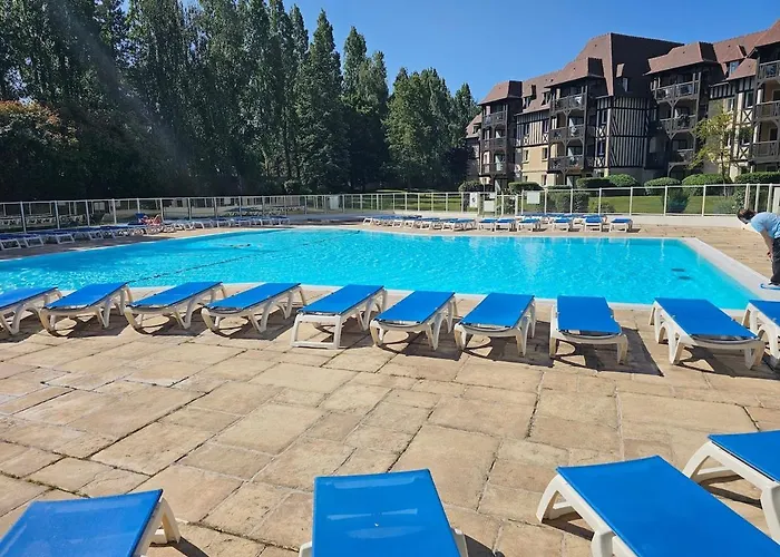 Avec Jardin & Piscine A Апартаменты *