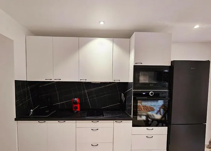 Avec Jardin & Piscine A *