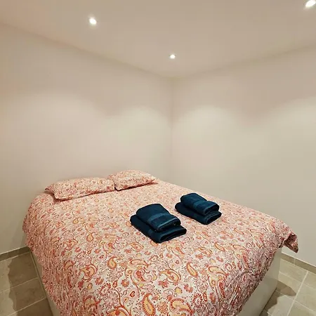 Avec Jardin & Piscine A 多维尔